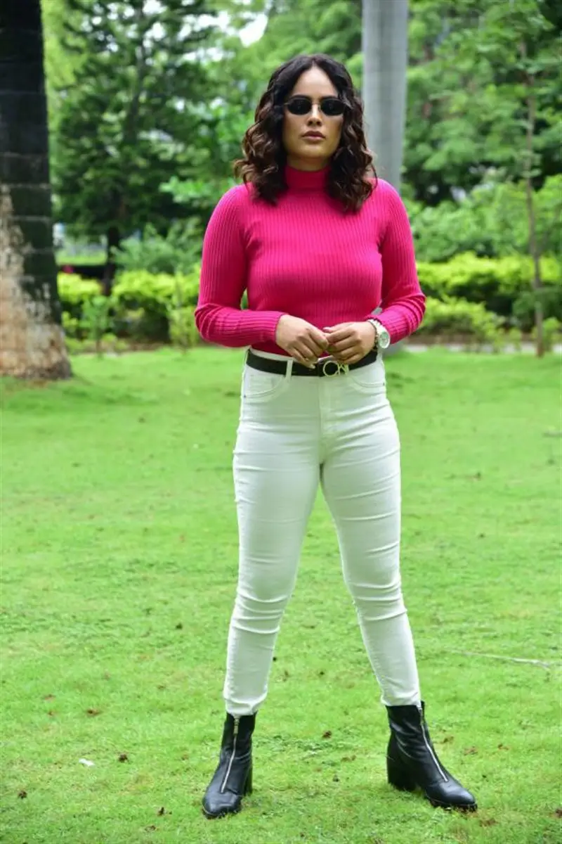 Nandita Swetha In Pink Top White Pant